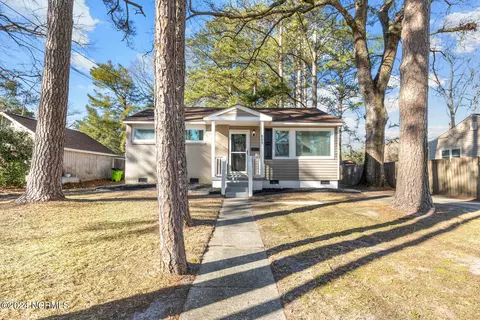 801 Meadows St, New Bern, NC 28560