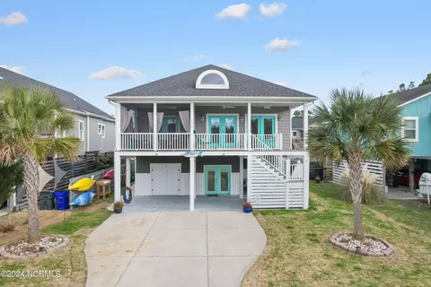 228 NE 50th St, Oak Island, NC 28465