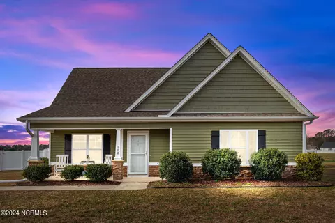 202 Asheberne Dr, Washington, NC 27889