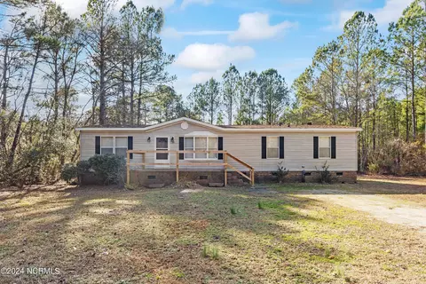 131 Hinson Ln, Richlands, NC 28574