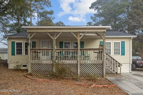 338 Cedar St, Emerald Isle, NC 28594