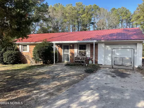 1102 Hylan Ave, Hamlet, NC 28345
