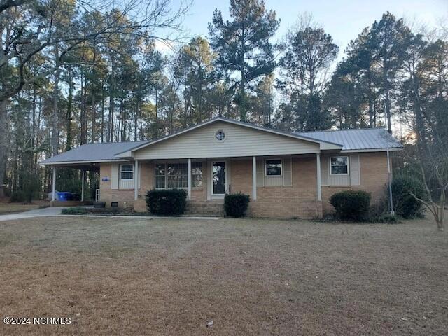2013 Lake Dr, Laurinburg, NC 28352
