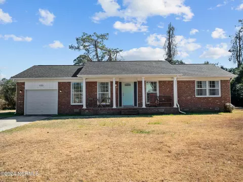 103 Oakwood Ct, Jacksonville, NC 28546