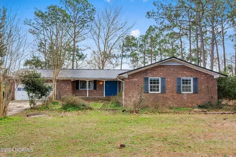 650 N Shore Dr, Southport, NC 28461
