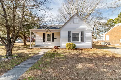 208 S Charles St, La Grange, NC 28551