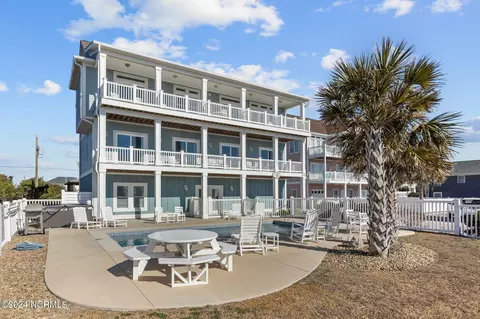 1810 Ocean Dr, Emerald Isle, NC 28594