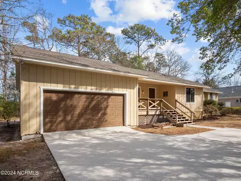 202 Hickory Ln, Hampstead, NC 28443 photo 3