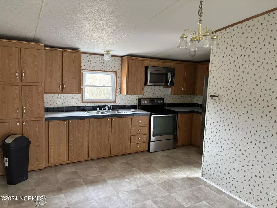 Kitchen - 545 Us 158 W, Ahoskie, NC 27910 photo 3 of 6