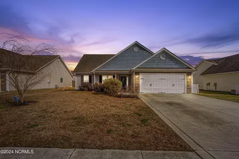 318 Hughes Ln, Jacksonville, NC 28546