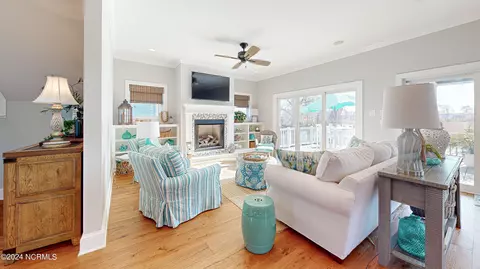 Living - 48 Maritime Ct, Chocowinity, NC 27817 photo 4 of 6