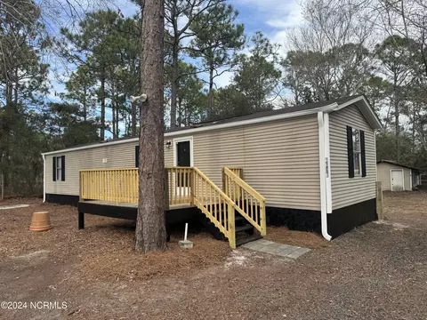 1361 Dix Rd, Southport, NC 28461