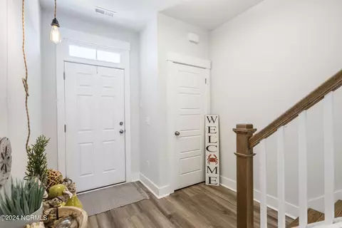 Entry Way - 10 Aspen Rd, Hampstead, NC 28443 photo 1 of 5