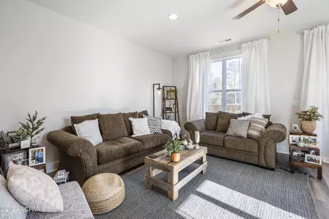 Living - 10 Aspen Rd, Hampstead, NC 28443 photo 7 of 9