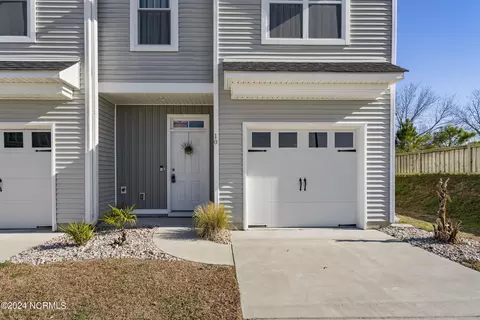 Exterior - 10 Aspen Rd, Hampstead, NC 28443 photo 2 of 11