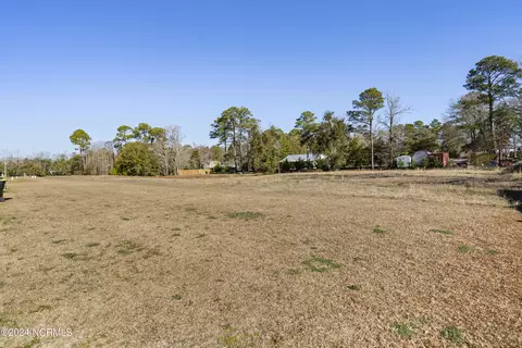 Exterior - 10 Aspen Rd, Hampstead, NC 28443 photo 5 of 11