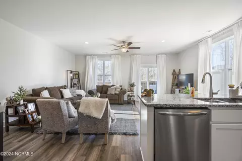 Living - 10 Aspen Rd, Hampstead, NC 28443 photo 6 of 9