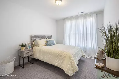 Bedroom - 10 Aspen Rd, Hampstead, NC 28443 photo 1 of 5