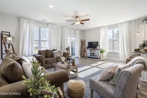 Living - 10 Aspen Rd, Hampstead, NC 28443 photo 3 of 9