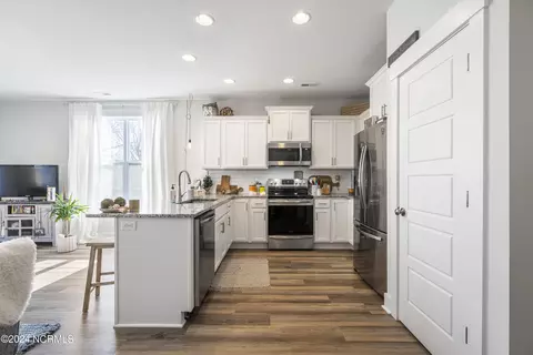 Kitchen - 10 Aspen Rd, Hampstead, NC 28443 photo 1 of 10