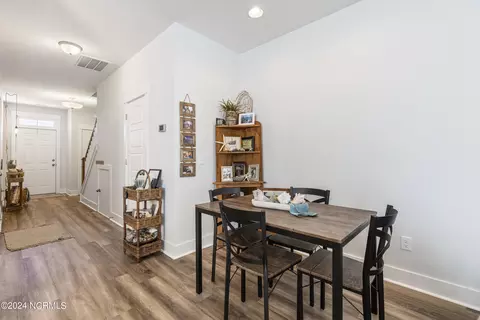 Dining - 10 Aspen Rd, Hampstead, NC 28443 photo 2 of 2