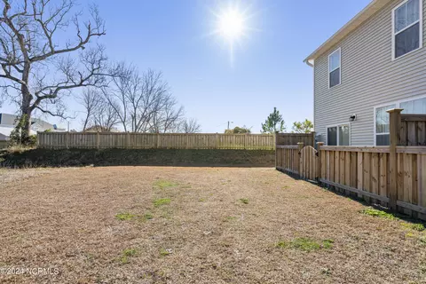 Exterior - 10 Aspen Rd, Hampstead, NC 28443 photo 9 of 11