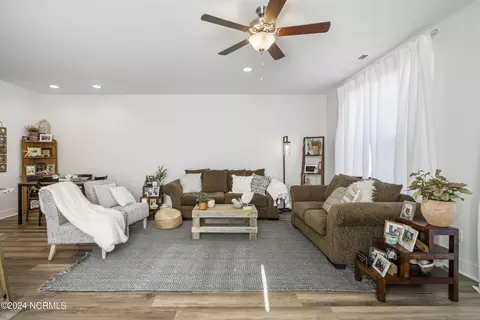 Living - 10 Aspen Rd, Hampstead, NC 28443 photo 9 of 9
