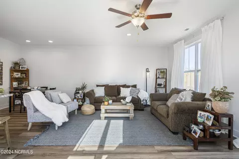Living - 10 Aspen Rd, Hampstead, NC 28443 photo 1 of 9