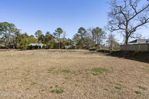 Exterior - 10 Aspen Rd, Hampstead, NC 28443 photo 8 of 11