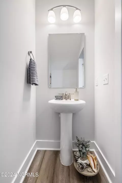 Bath - 10 Aspen Rd, Hampstead, NC 28443 photo 1 of 6