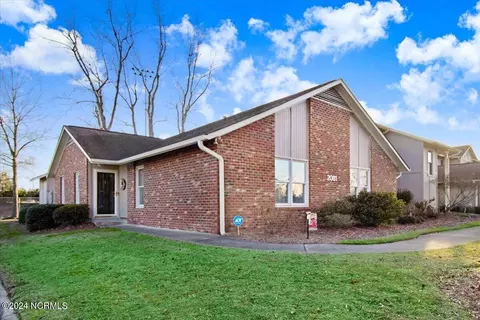 2081 Quail Ridge Rd, Greenville, NC 27858