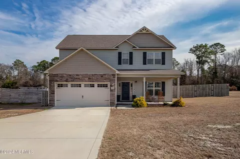 126 Heron Watch Dr, Hubert, NC 28539