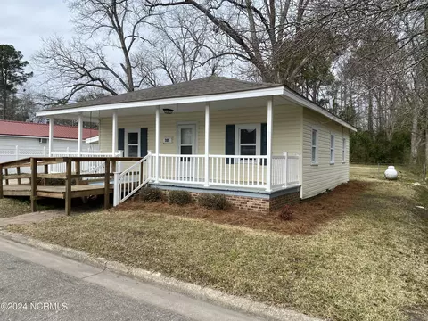 305 E Walter St, Whiteville, NC 28472
