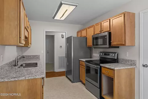 Kitchen - 1640 Longleaf Dr E, Pinehurst, NC 28374 photo 2 of 5
