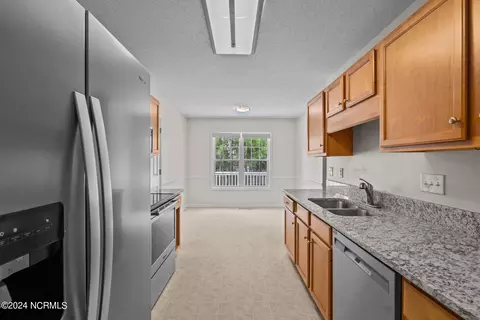 Kitchen - 1640 Longleaf Dr E, Pinehurst, NC 28374 photo 4 of 5