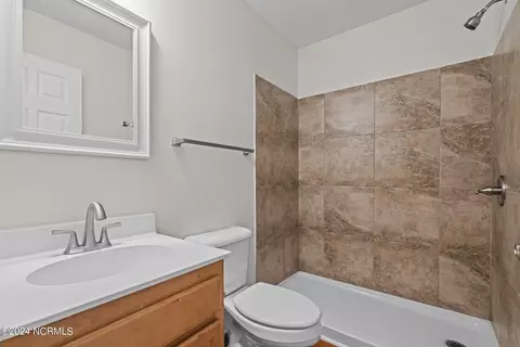 Bath - 1640 Longleaf Dr E, Pinehurst, NC 28374 photo 1 of 3