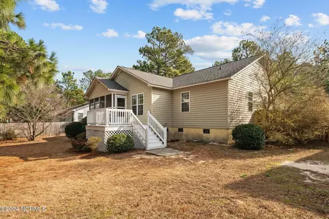 Exterior - 1640 Longleaf Dr E, Pinehurst, NC 28374 photo 10 of 16