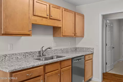Kitchen - 1640 Longleaf Dr E, Pinehurst, NC 28374 photo 3 of 5