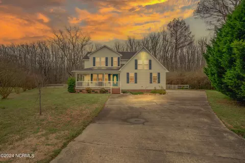 1713 Pine St, Elizabeth City, NC 27909