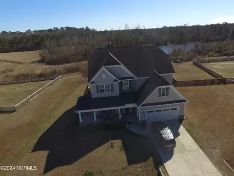 209 River Winding Rd, Jacksonville, NC 28540