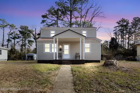 605 New River Dr, Jacksonville, NC 28540