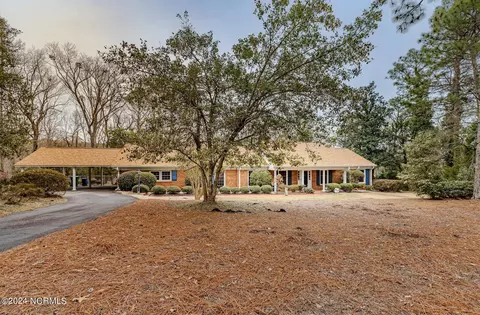 109 S Glenwood Trl, Southern Pines, NC 28387