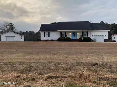 147 Millers Dr, Delco, NC 28436