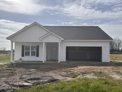 27 Delta Dr, Parkton, NC 28371