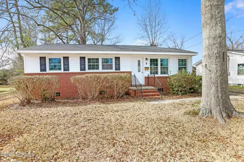 5 Wardola Dr, Jacksonville, NC 28540