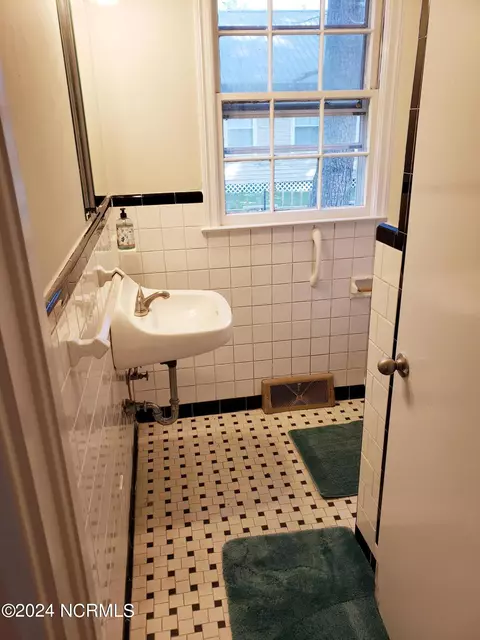 Bath - 119 Maple St, Brunswick, NC 28424 photo 1 of 4