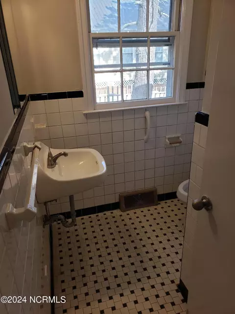 Bath - 119 Maple St, Brunswick, NC 28424 photo 2 of 4