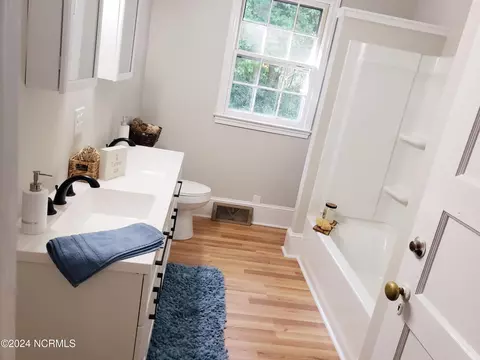 Bath - 119 Maple St, Brunswick, NC 28424 photo 4 of 4