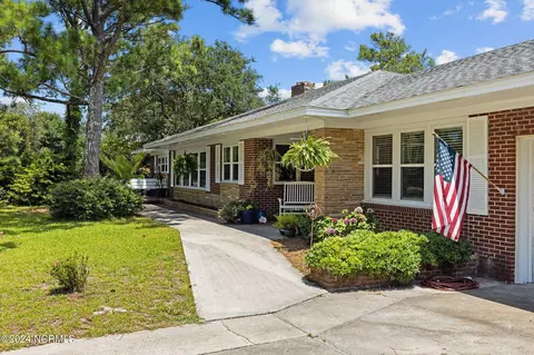 367 Island Rd, Harkers Island, NC 28531