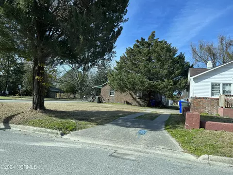 520 Sheppard St, Greenville, NC 27834